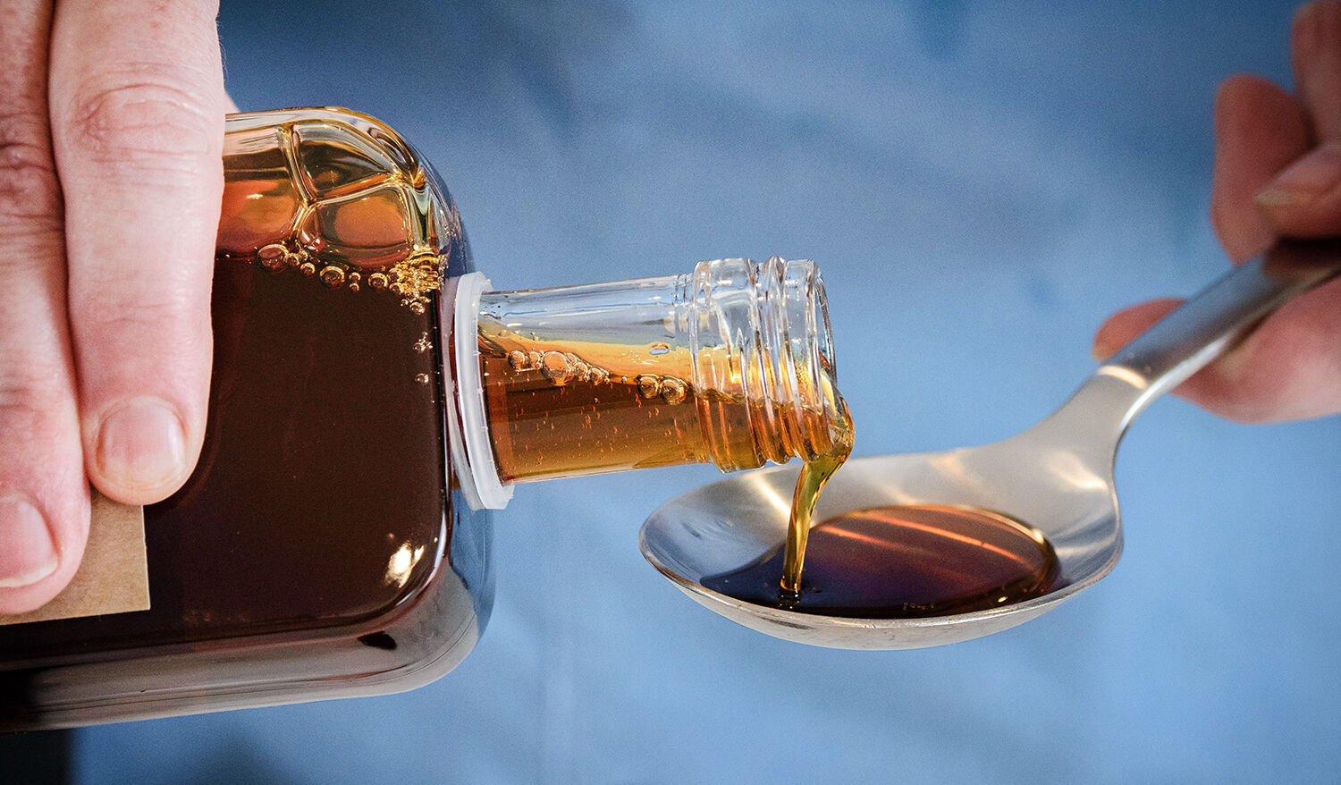 Maple syrup pour